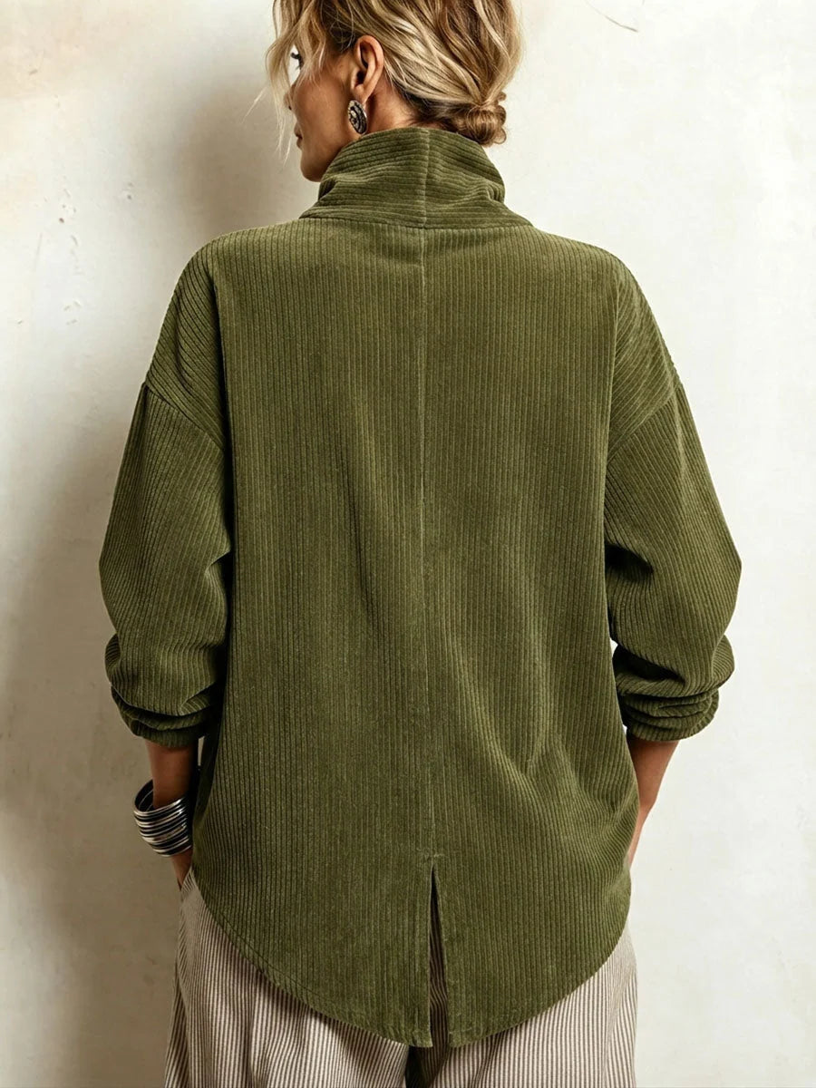 Damen-Pullover aus breitgeripptem Cord mit Stehkragen und goldenen Knöpfen