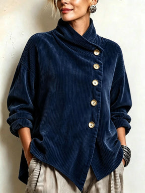 Damen-Pullover aus breitgeripptem Cord mit Stehkragen und goldenen Knöpfen