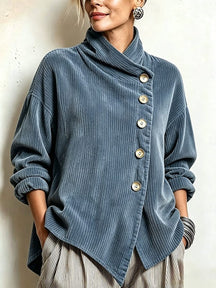 Damen-Pullover aus breitgeripptem Cord mit Stehkragen und goldenen Knöpfen