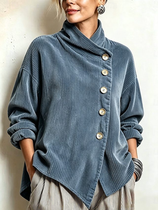 Damen-Pullover aus breitgeripptem Cord mit Stehkragen und goldenen Knöpfen