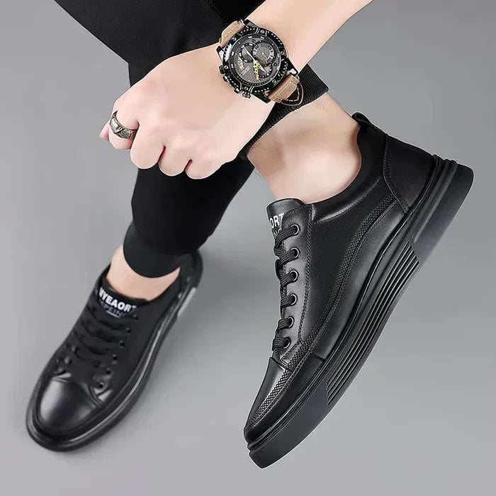 Monarch Wear - Lässige Leder-Sneaker im flachen Sportstil