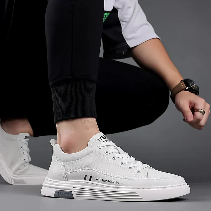 Monarch Wear - Lässige Leder-Sneaker im flachen Sportstil