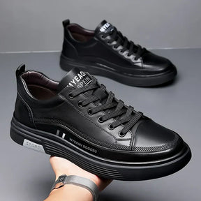 Monarch Wear - Lässige Leder-Sneaker im flachen Sportstil
