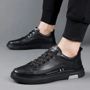 Monarch Wear - Lässige Leder-Sneaker im flachen Sportstil