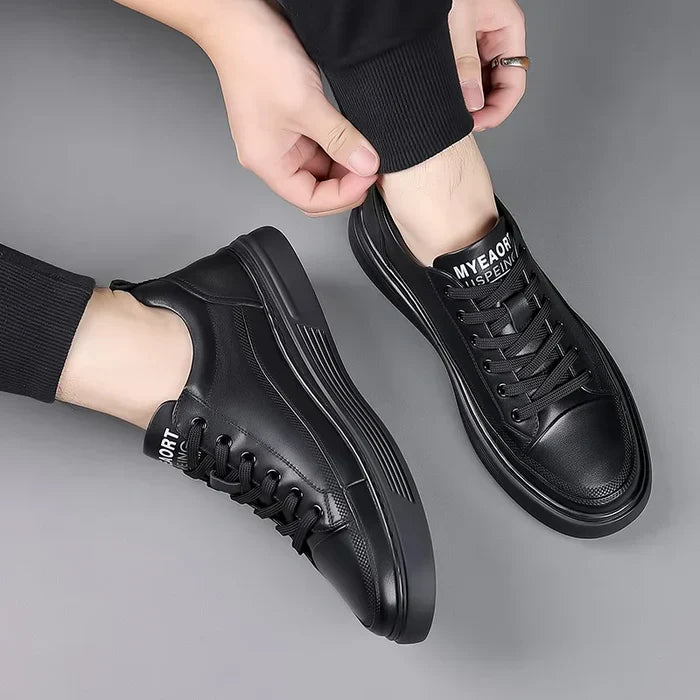 Monarch Wear - Lässige Leder-Sneaker im flachen Sportstil